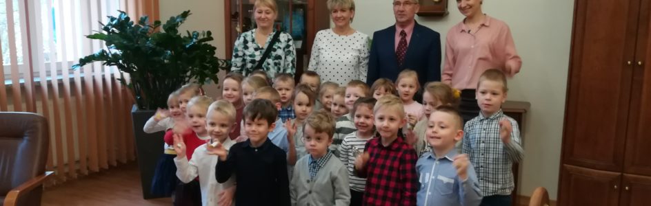 Świąteczna wizyta czterolatków w Urzędzie Miasta